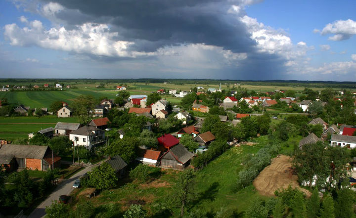 Дер численность. Гончарная деревня Польша. Польские деревни фото современное. Пол в деревне. Польское село Паросле в районе Сарны.